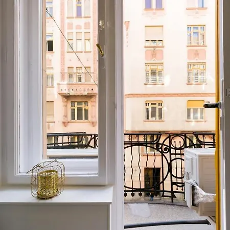 Modern Studio With Balcony And Ac Lejlighed Budapest